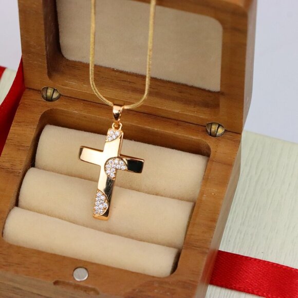 "Elegant Rose Gold Cross Pendant with Crystal Accents for Women & Men, XPPT1738 - Picture 8 of 13